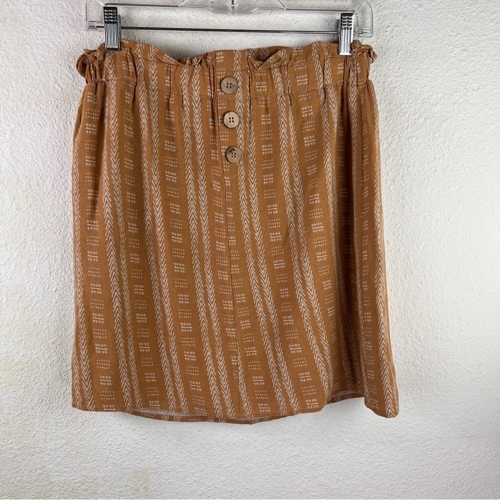 HARPER HERITAGE Gold patterned Rayon knit skirt w/Button details. Size Large